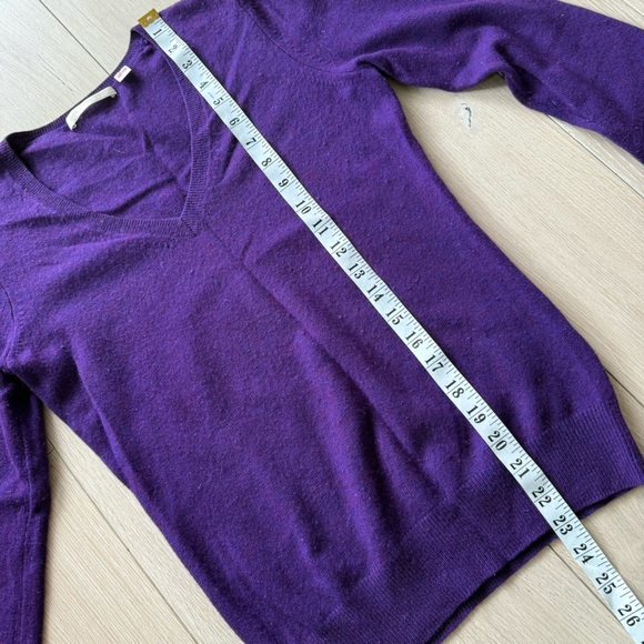 Uniqlo 100% Cashmere V-Neck Sweater in Purple Heather Women’s Size XS - Picture 2 of 9